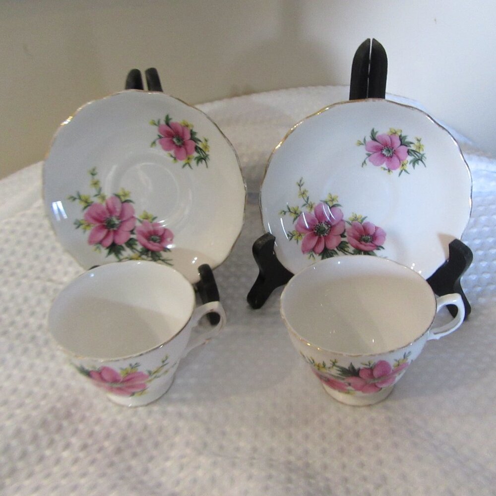2 Matching Cup's & Saucers Royal Osborne